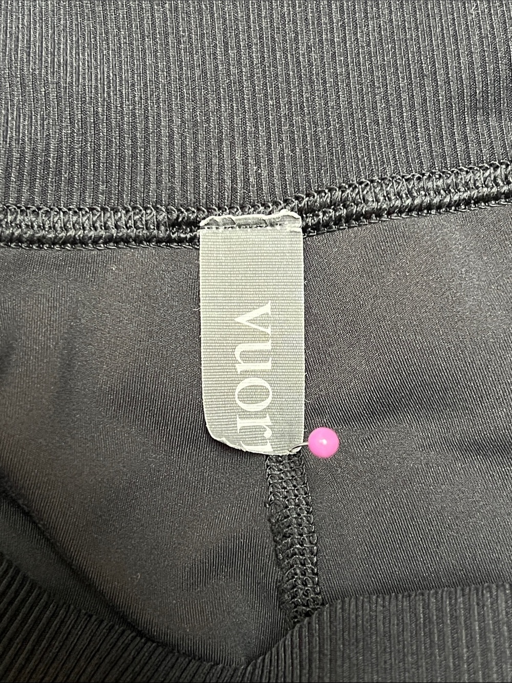 Vuori Daily Legging High-waisted BreatheInterlock Leggings in Black - Picture 6 of 7